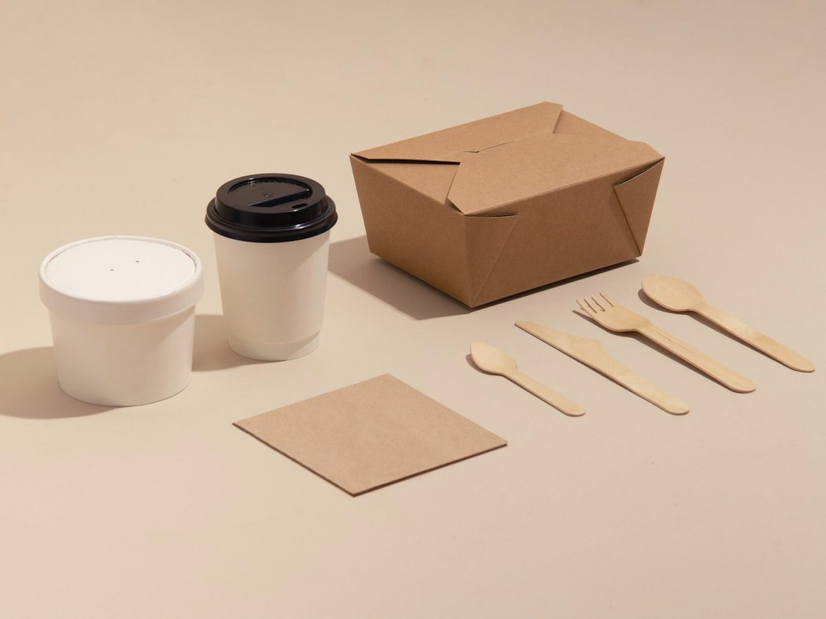 Kraft takeaway carton with paper cups and wooden cutlery